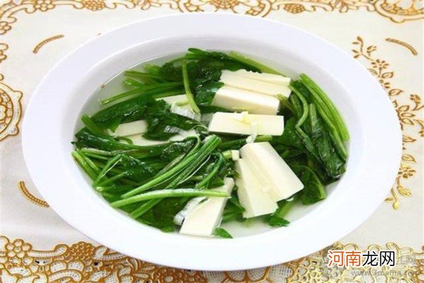 家常菠菜炖豆腐怎么做 菠菜炖豆腐满足孩子成长所需