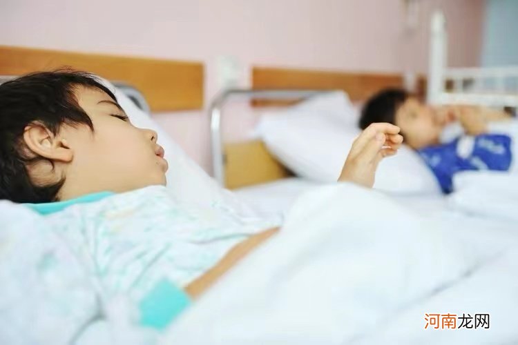 2岁女童确诊白血病！儿童癌症发病率攀升，哪些症状可能是预兆？