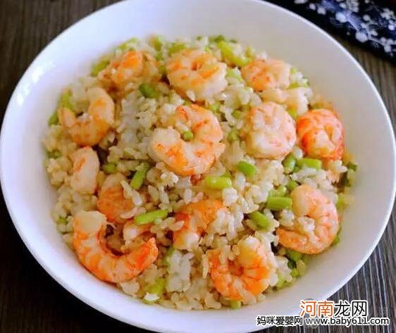 儿童食谱营养花样饭：蒜香虾仁炒饭