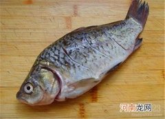 芙蓉鲫鱼的做法 芙蓉鲫鱼是哪个地方的名菜