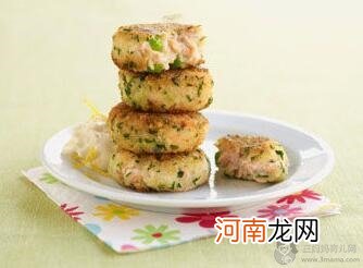 儿童食谱火烧、酥饼类：嫩香鱼肉蛋饼