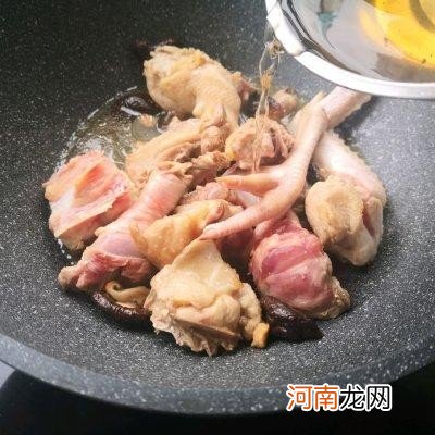 巨下饭的家常菜香菇鸡汤 香菇鸡汤的做法