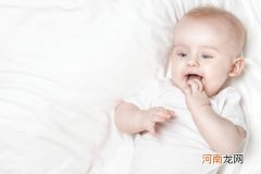 宝宝睡觉吃手指的原因 宝宝睡觉吃手指怎么办
