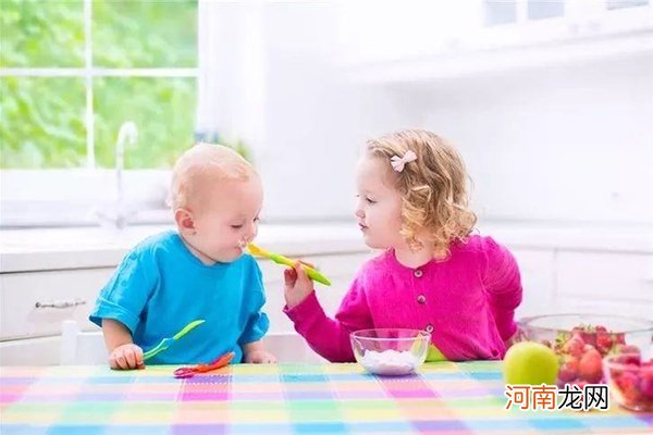 宝宝吃辅食后大便成坨很正常 过渡期排便还有这些表现