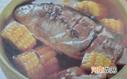 孕早期食谱 玉米煲鲫鱼汤做法