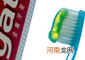 6岁以下儿童不宜用含氟牙膏