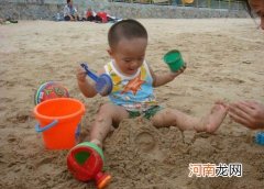 玩沙后怎样帮孩子清除沙子