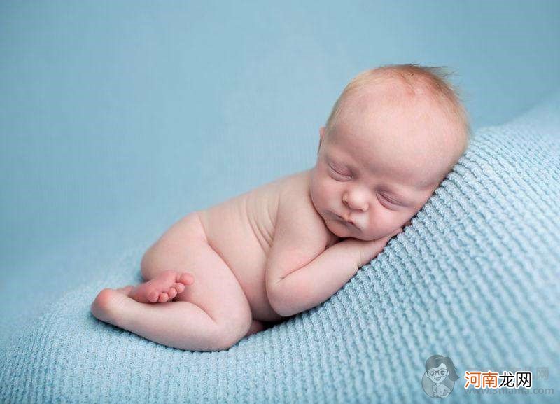 出生一个月的男宝宝的奶具需要消毒吗？一个月吃多少奶粉？