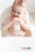 1岁后用奶瓶 小心宝宝变胖墩