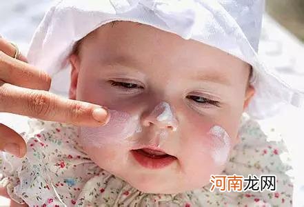 夏日宝宝脸部皮肤护理步骤
