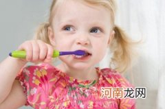 宝宝刷牙推荐使用“圆弧法”
