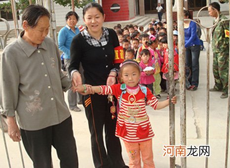 宝宝自己带or早送幼儿园好