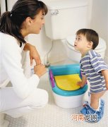 如何给男宝宝做如厕训练呢