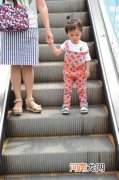 电梯安全存隐患 孩子怎么办
