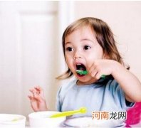 父母应如何教宝宝自己吃饭