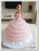 女儿庆生爸爸做芭比娃娃蛋糕