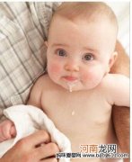 妈妈如何处理婴儿吐奶？