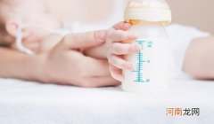 1月婴儿吃多少奶粉正常 婴儿一个月喝多少奶粉