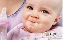 宝宝吐奶是因为吃得太饱？
