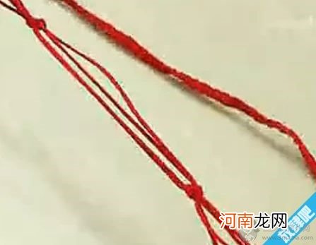 玉坠红绳项链的编法