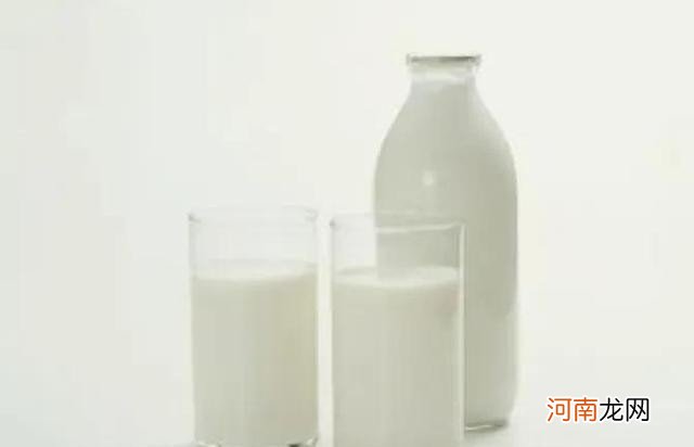 成年人鲜牛奶和奶粉哪个更好 大人可以喝婴儿奶粉吗