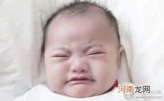 婴儿总是哭闹咋回事？可能是生病了