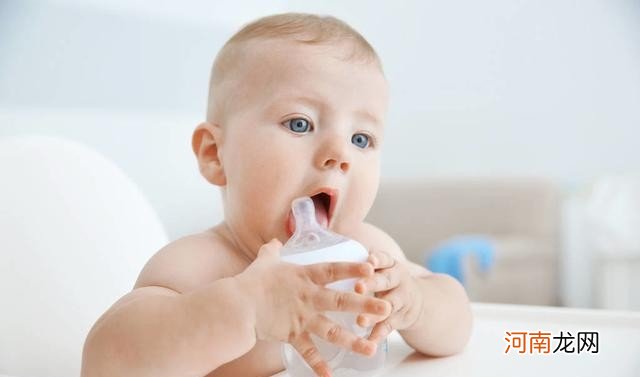 宝宝喂奶粉需要喂水吗 如何正确的给宝宝喂水