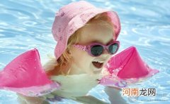 婴儿游泳须知 注意预防游泳后遗症