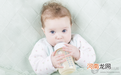 宝宝喝奶粉上火 可能水与奶粉比例不当