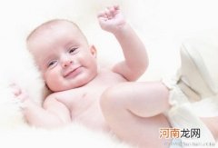 打开新生儿小拳头 宝宝智力早发育