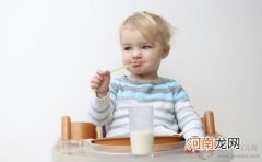 2岁宝宝便秘怎么调理 少食多餐是关键