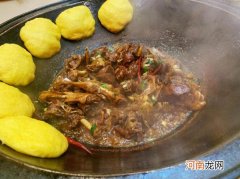 铁锅炖大鹅搭配什么菜 铁锅炖大鹅是哪里的特色菜