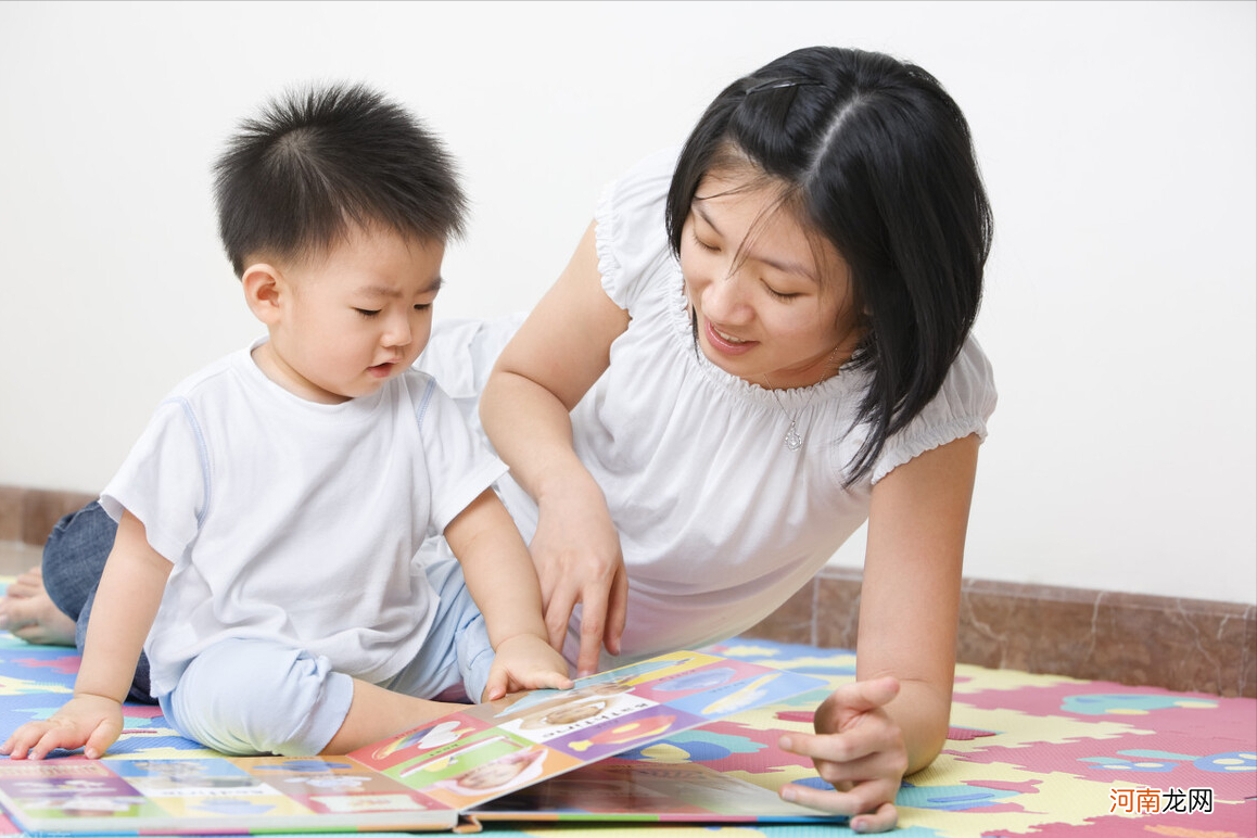 自己带孩子，孩子越大父母越轻松；别人帮带孩子，孩子越大越难管