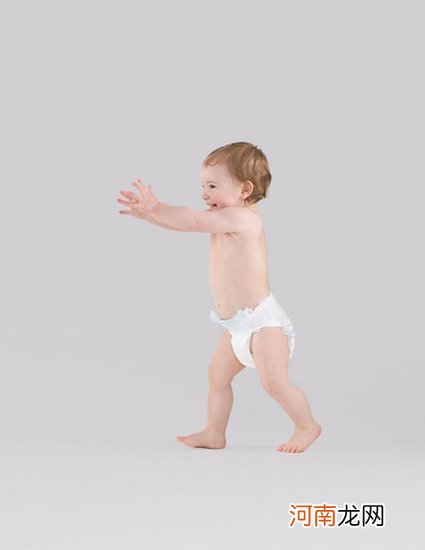 宝宝用脚尖走路的影响及纠正方法