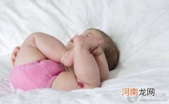 婴幼儿什么样的睡眠姿势最好呢