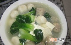 儿童菜谱蔬菜类：丸子豆腐蔬菜汤