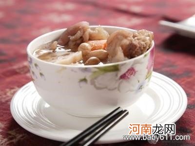 剖腹产产后第三周-第四周坐月子食谱：猪脚肉皮汤