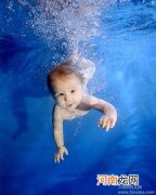 婴儿游泳好处多 7种情况不宜游泳