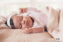 帮2岁以内宝宝养成规律睡眠习惯的方法