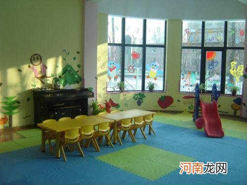 幼儿园手工作业明着是画房画车，背后实则是暴露孩子家庭状况！