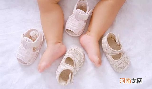 给聪明妈妈提个醒：给宝宝选一双合适的鞋，按照以下步骤就行了