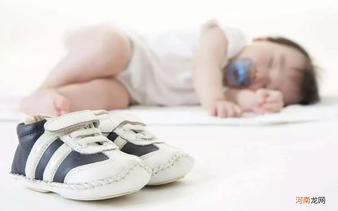 给聪明妈妈提个醒：给宝宝选一双合适的鞋，按照以下步骤就行了