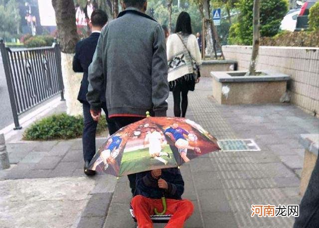 “我得给宝贝外孙炖鸡”,老人藏鸡的背后,让人看懂隔辈亲的魅力