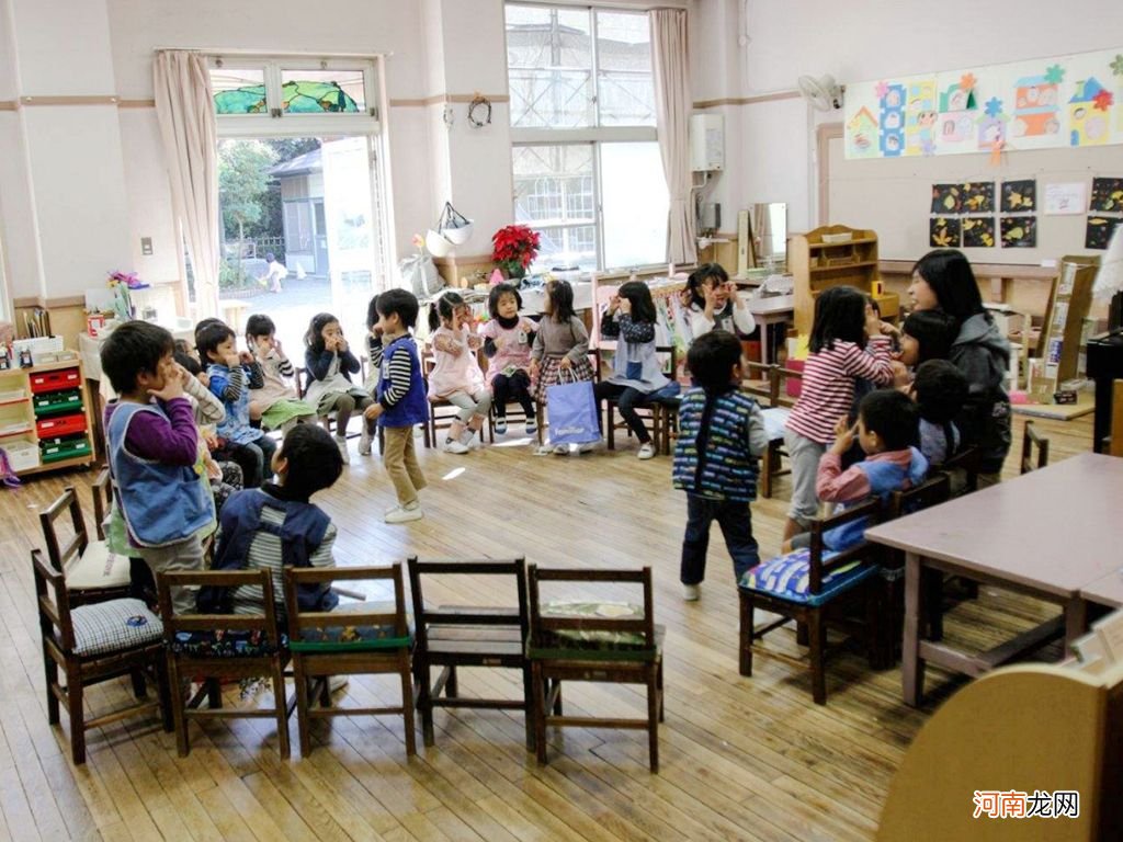 宝妈“突袭”幼儿园，看完午餐直接转学，其他家长坐不住了