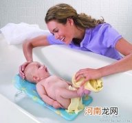 怎么去给新生儿洗澡？