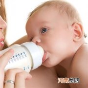 宝宝发烧时奶粉的选择和量 小孩发烧能喝奶粉吗