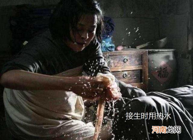 古代“接生婆”为何偏爱用热水？虽然好处多，但觉得现在更幸福