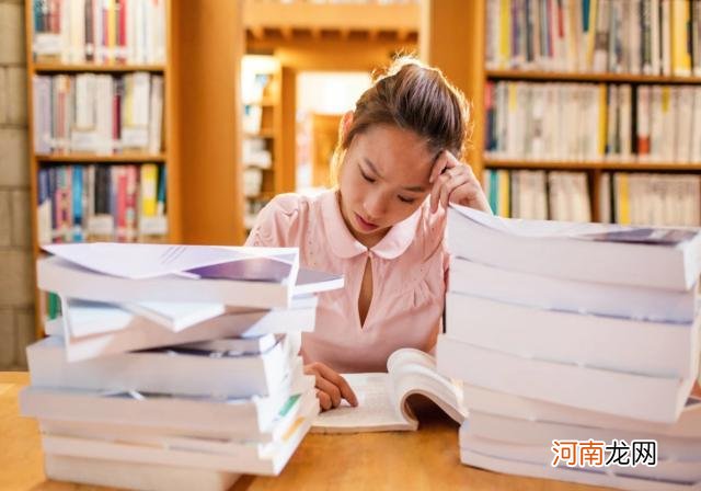 “妈，我能不能睡一分钟”家长还没来得及答复，别让学习压垮孩子