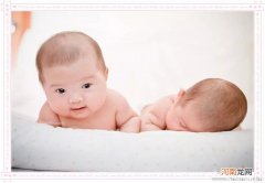 早产儿训练抬头的方式有哪些？
