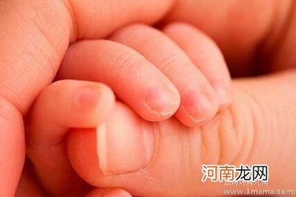 妈妈如何纠正孩子经常咬指甲